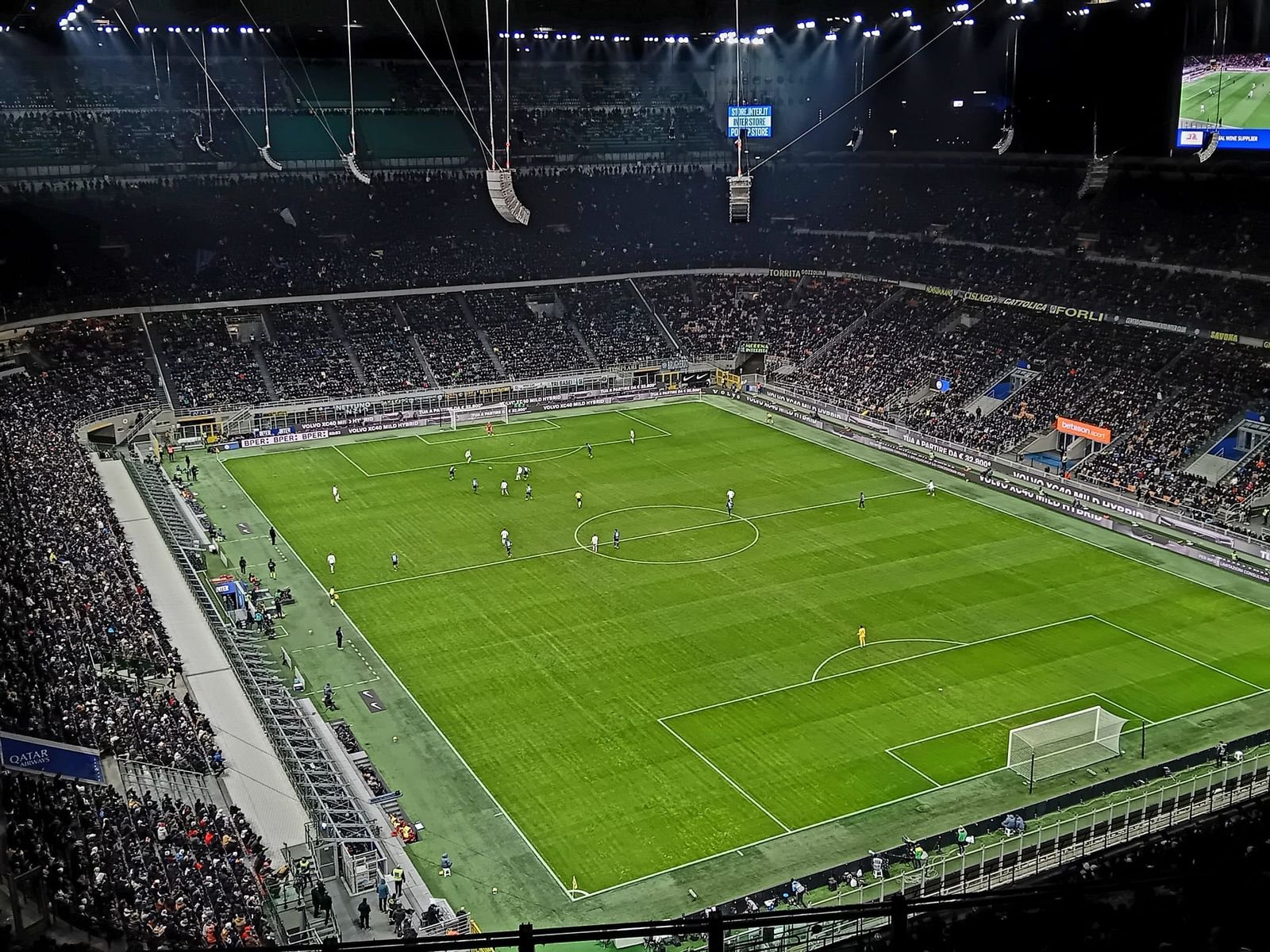 Match action between Inter Milan and Como at San Siro, Serie A 2024-25